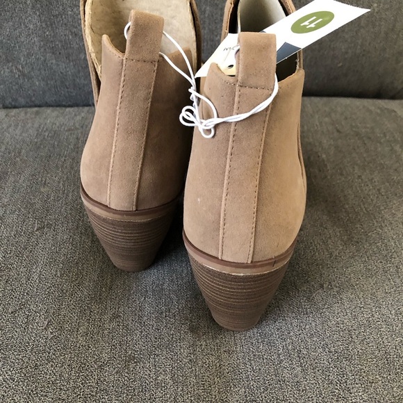NWT Universal Thread Tan Booties - Picture 4 of 4